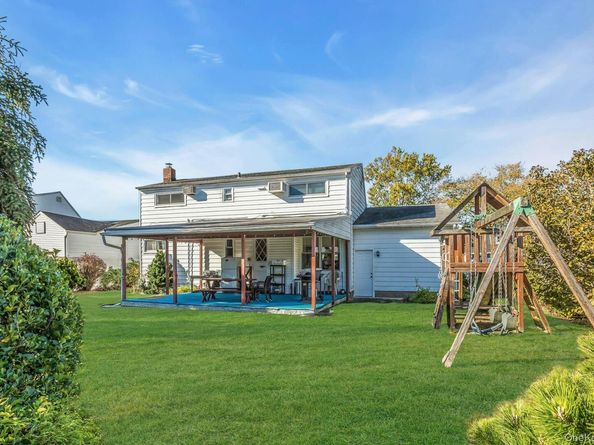 17 Linwood Place, Massapequa Park NY 11762