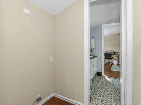 17 Linwood Place, Massapequa Park NY 11762