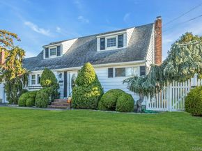 17 Linwood Place, Massapequa Park NY 11762