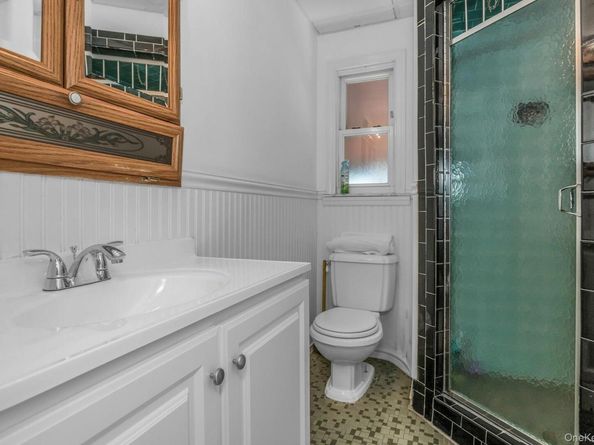 17 Linwood Place, Massapequa Park NY 11762