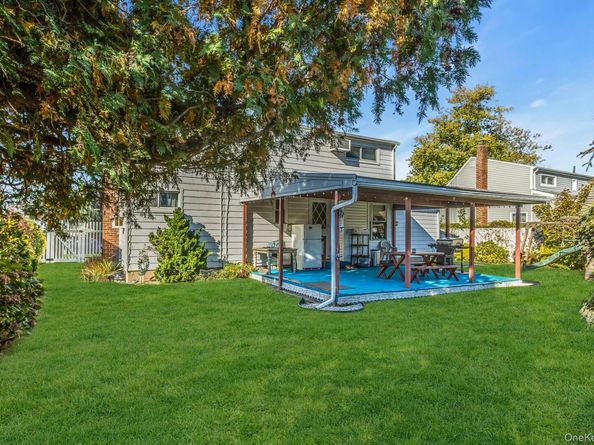 17 Linwood Place, Massapequa Park NY 11762