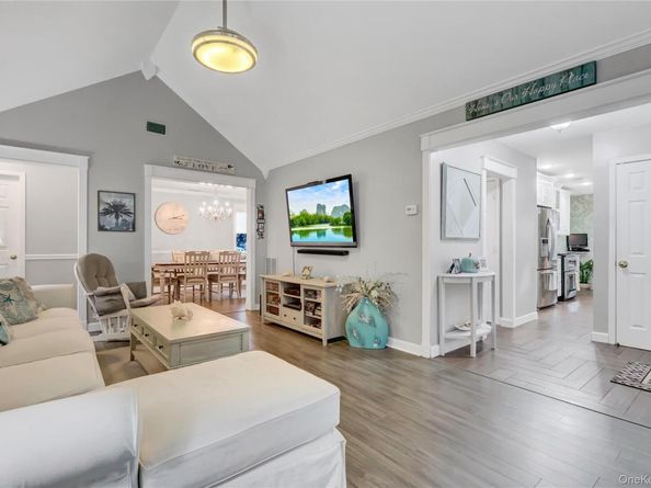 14 Chipmunk Trail, Coram NY 11727