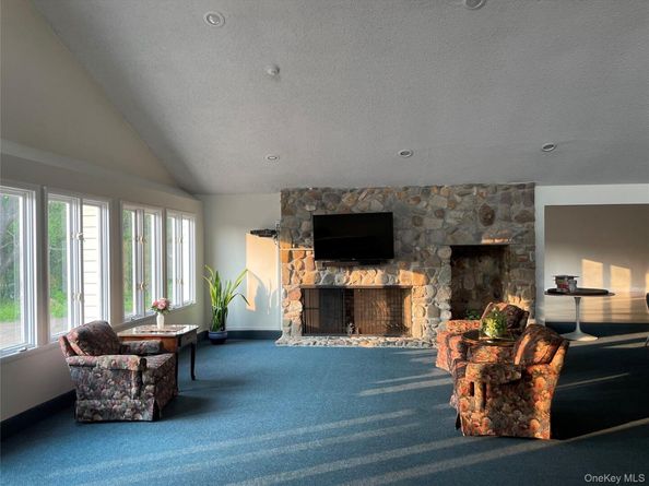 14 Chipmunk Trail, Coram NY 11727