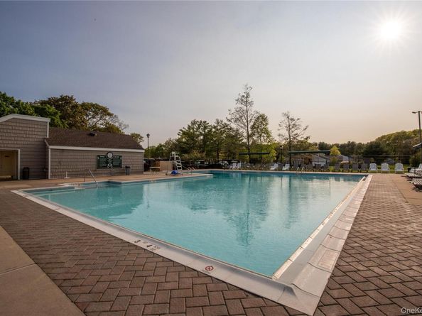 14 Chipmunk Trail, Coram NY 11727