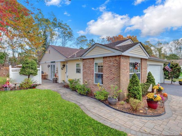 14 Chipmunk Trail, Coram NY 11727