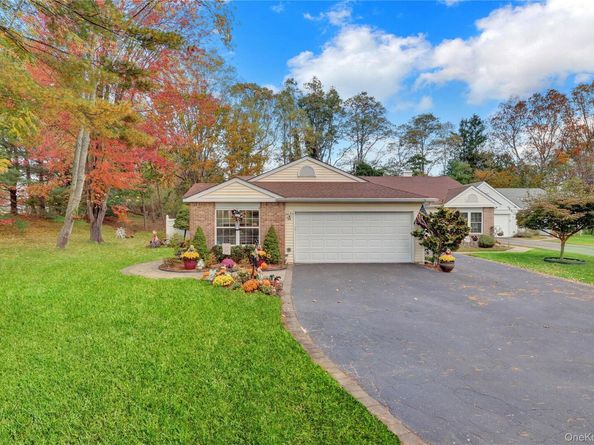 14 Chipmunk Trail, Coram NY 11727