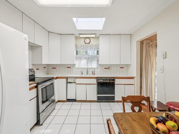 71 Dora Lane, New Rochelle NY 10804