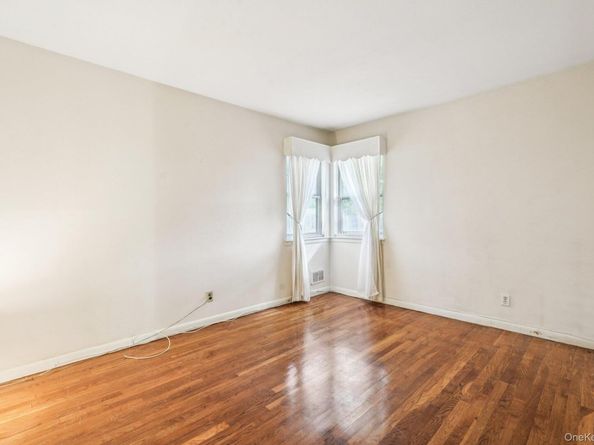 71 Dora Lane, New Rochelle NY 10804