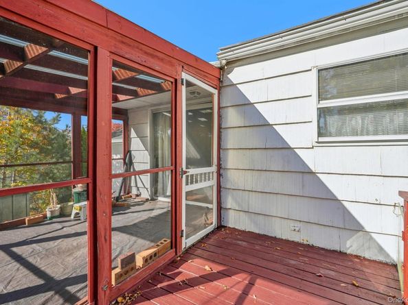 71 Dora Lane, New Rochelle NY 10804