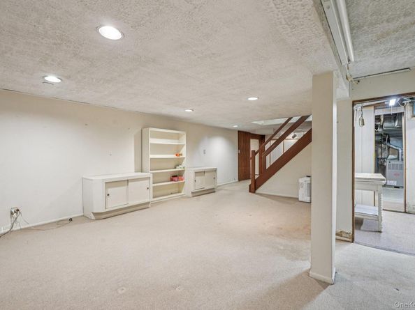 71 Dora Lane, New Rochelle NY 10804