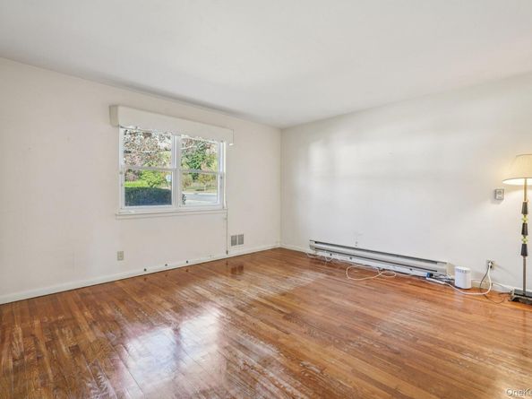 71 Dora Lane, New Rochelle NY 10804