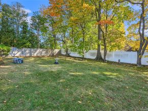 71 Dora Lane, New Rochelle NY 10804