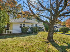 71 Dora Lane, New Rochelle NY 10804