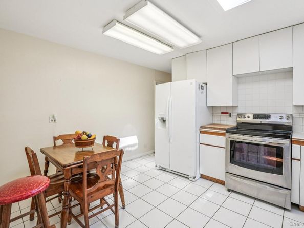 71 Dora Lane, New Rochelle NY 10804