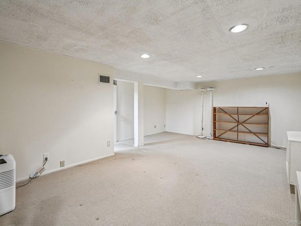 71 Dora Lane, New Rochelle NY 10804