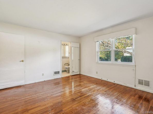 71 Dora Lane, New Rochelle NY 10804