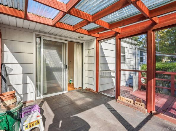 71 Dora Lane, New Rochelle NY 10804