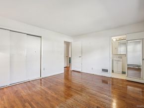 71 Dora Lane, New Rochelle NY 10804