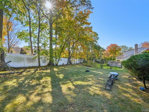 71 Dora Lane, New Rochelle NY 10804