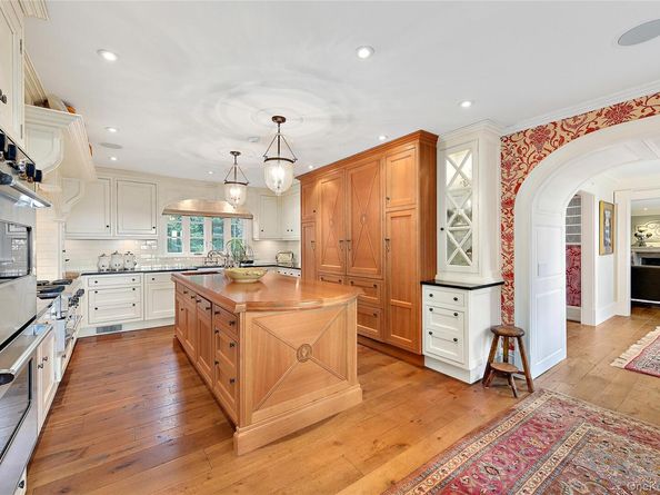 16 Whippoorwill Road, Armonk NY 10504