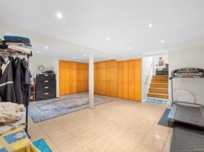 94 Phipps Lane, Plainview NY 11803