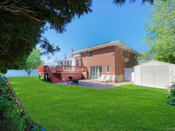 94 Phipps Lane, Plainview NY 11803