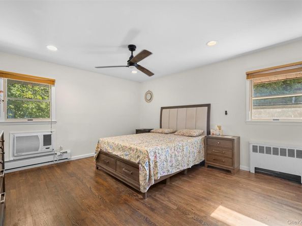 94 Phipps Lane, Plainview NY 11803