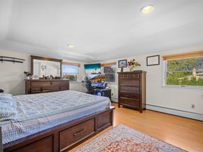 94 Phipps Lane, Plainview NY 11803
