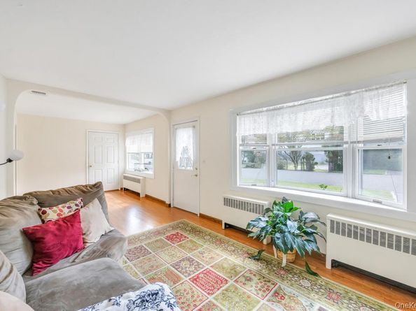 124 E 12th Street, Huntington Station NY 11746