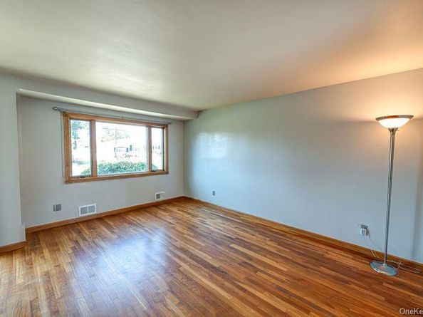 191 E. 2nd Street, Deer Park NY 11729