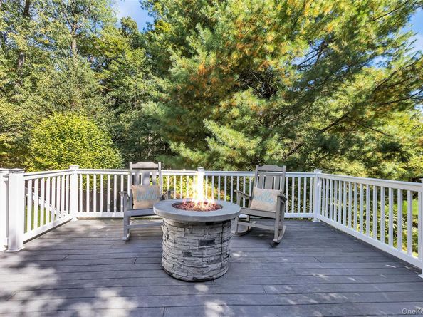 3154 Stoneleigh Court, Yorktown Heights NY 10598