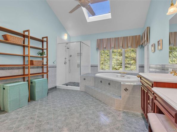 3154 Stoneleigh Court, Yorktown Heights NY 10598