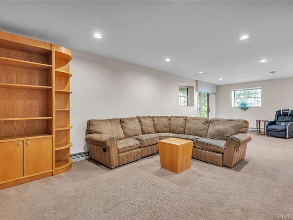 3154 Stoneleigh Court, Yorktown Heights NY 10598