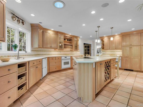 3154 Stoneleigh Court, Yorktown Heights NY 10598