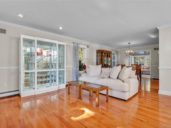 3154 Stoneleigh Court, Yorktown Heights NY 10598