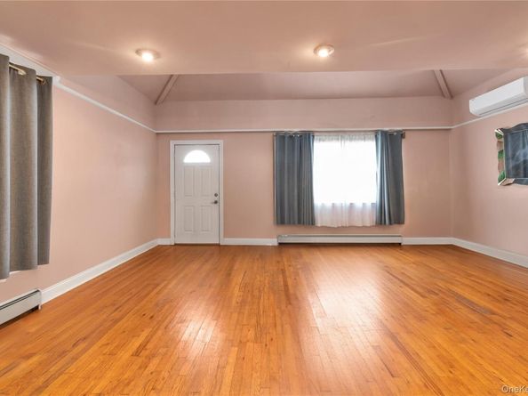 10 3rd Street, Rosedale NY 11422