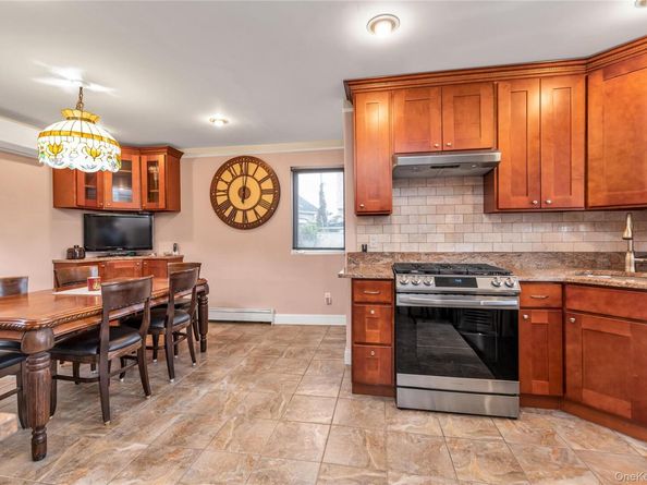 10 3rd Street, Rosedale NY 11422