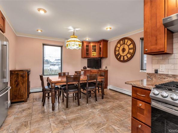 10 3rd Street, Rosedale NY 11422