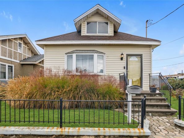 10 3rd Street, Rosedale NY 11422