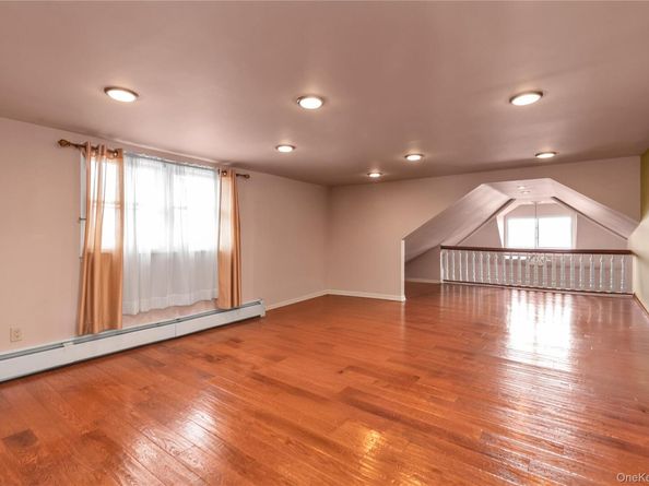 10 3rd Street, Rosedale NY 11422