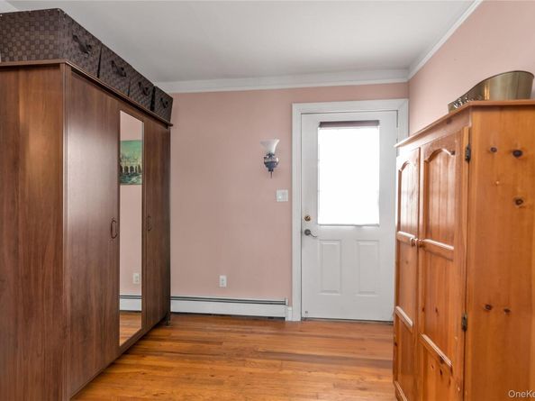 10 3rd Street, Rosedale NY 11422