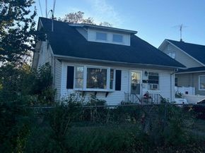 16 West Drive, Bay Shore NY 11706