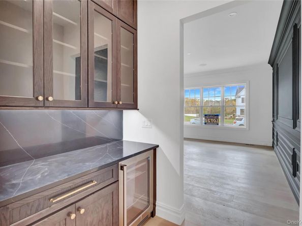 24 Estates Circle, Melville NY 11747