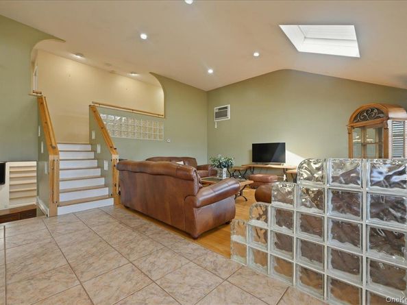 1600 Milburn Court, Wantagh NY 11793