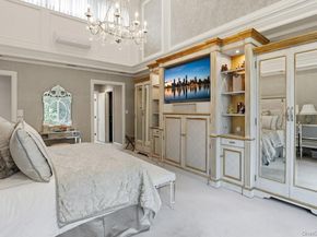 9 The Grasslands, Woodbury NY 11797