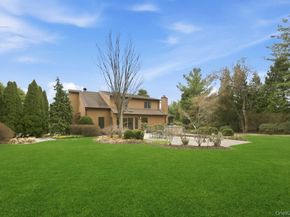 9 The Grasslands, Woodbury NY 11797