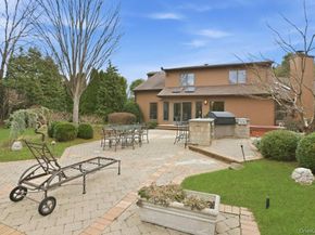 9 The Grasslands, Woodbury NY 11797