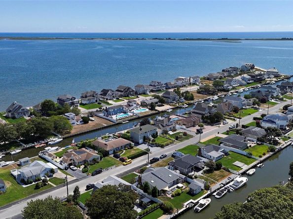 15 Marlin Road, East Quogue NY 11942