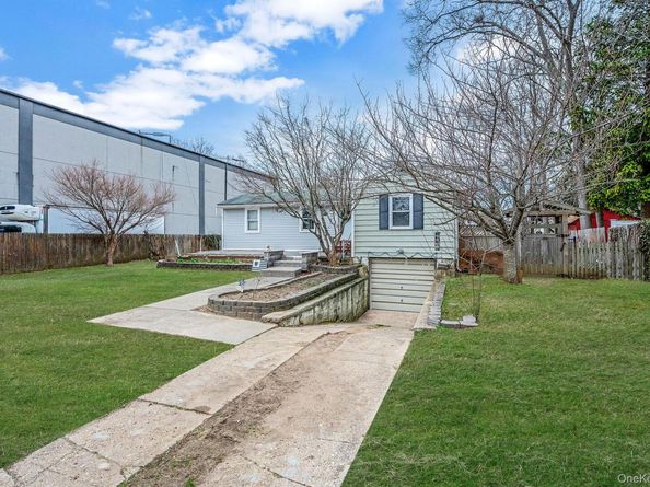 317 Centre Avenue, Lindenhurst NY 11757