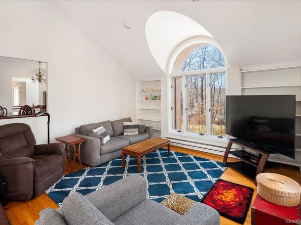 17 Highview Road, Pound Ridge NY 10576